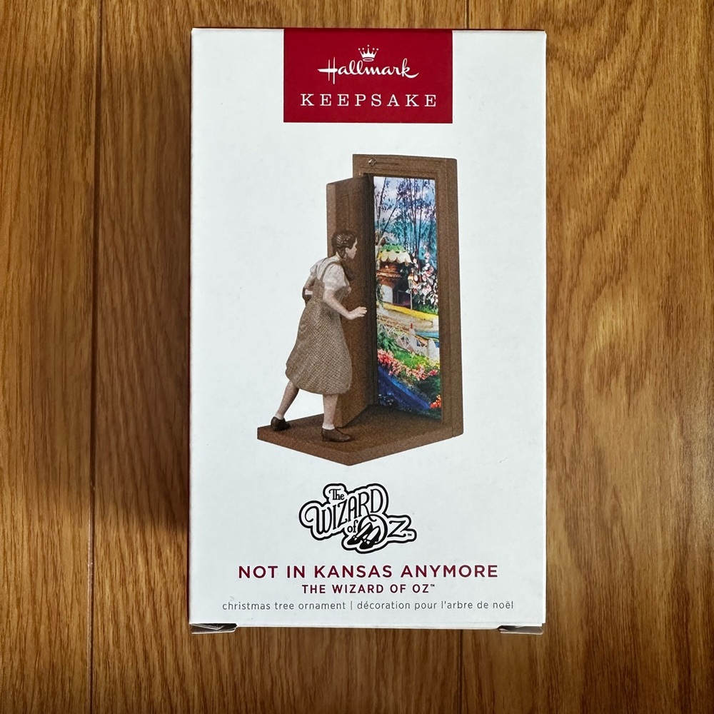 Hallmark Keepsake Wizard of Oz Ornament Not in Kansas Anymore